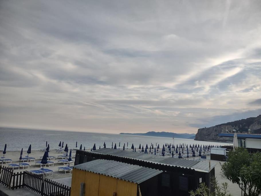 Silver Sands Finale Ligure - Traditional Apartment - 4 Beds & Terrace By The Beach Eksteriør bilde