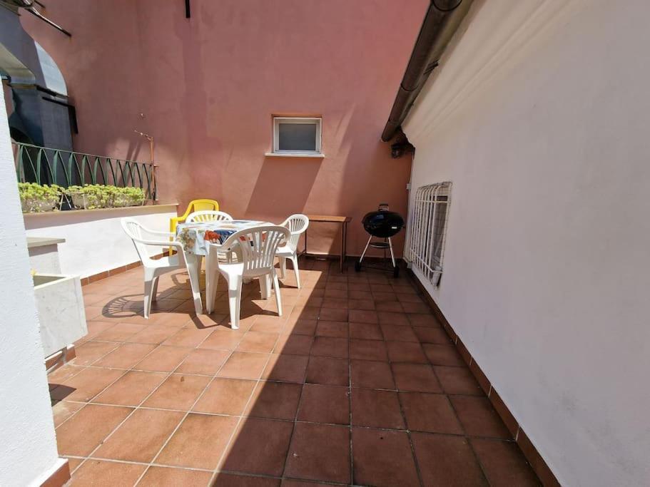 Silver Sands Finale Ligure - Traditional Apartment - 4 Beds & Terrace By The Beach Eksteriør bilde