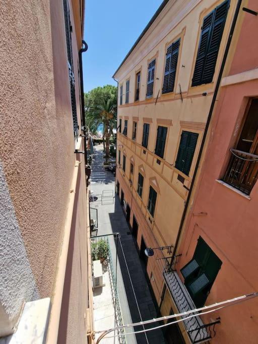 Silver Sands Finale Ligure - Traditional Apartment - 4 Beds & Terrace By The Beach Eksteriør bilde