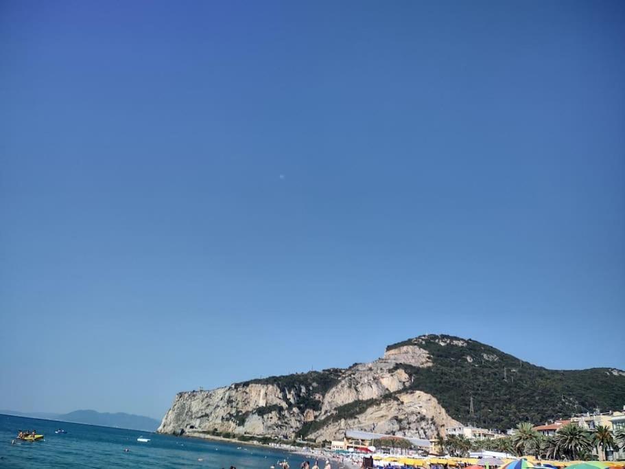Silver Sands Finale Ligure - Traditional Apartment - 4 Beds & Terrace By The Beach Eksteriør bilde